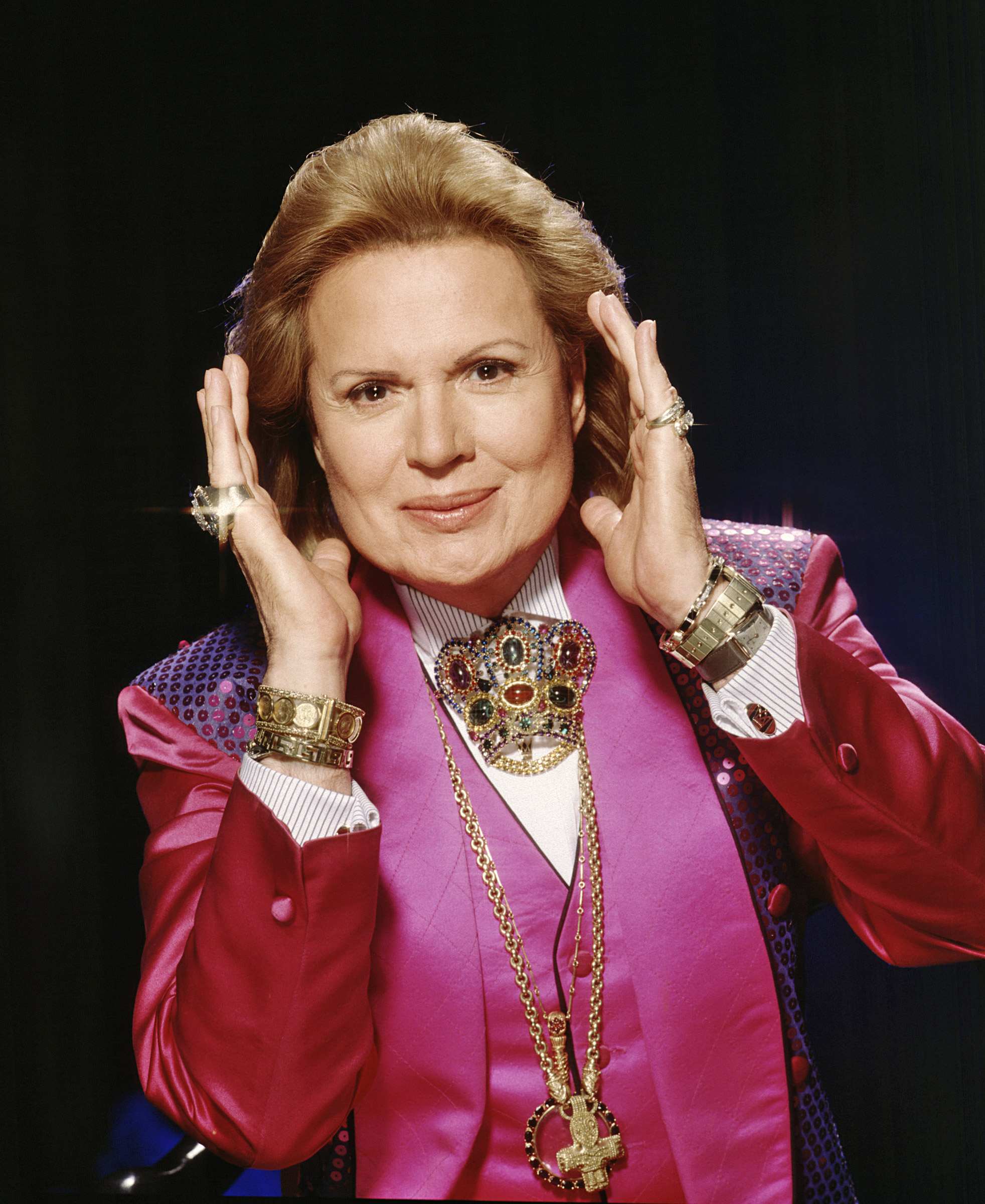 How tall is Walter Mercado?